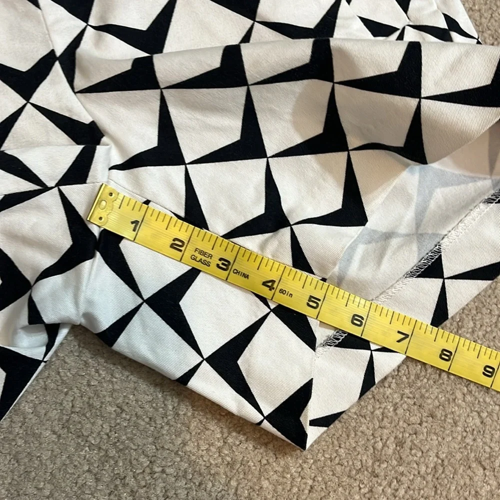 J. Crew Stretch Shorts: Black & White Geometric Size 0 - LIKE NEW